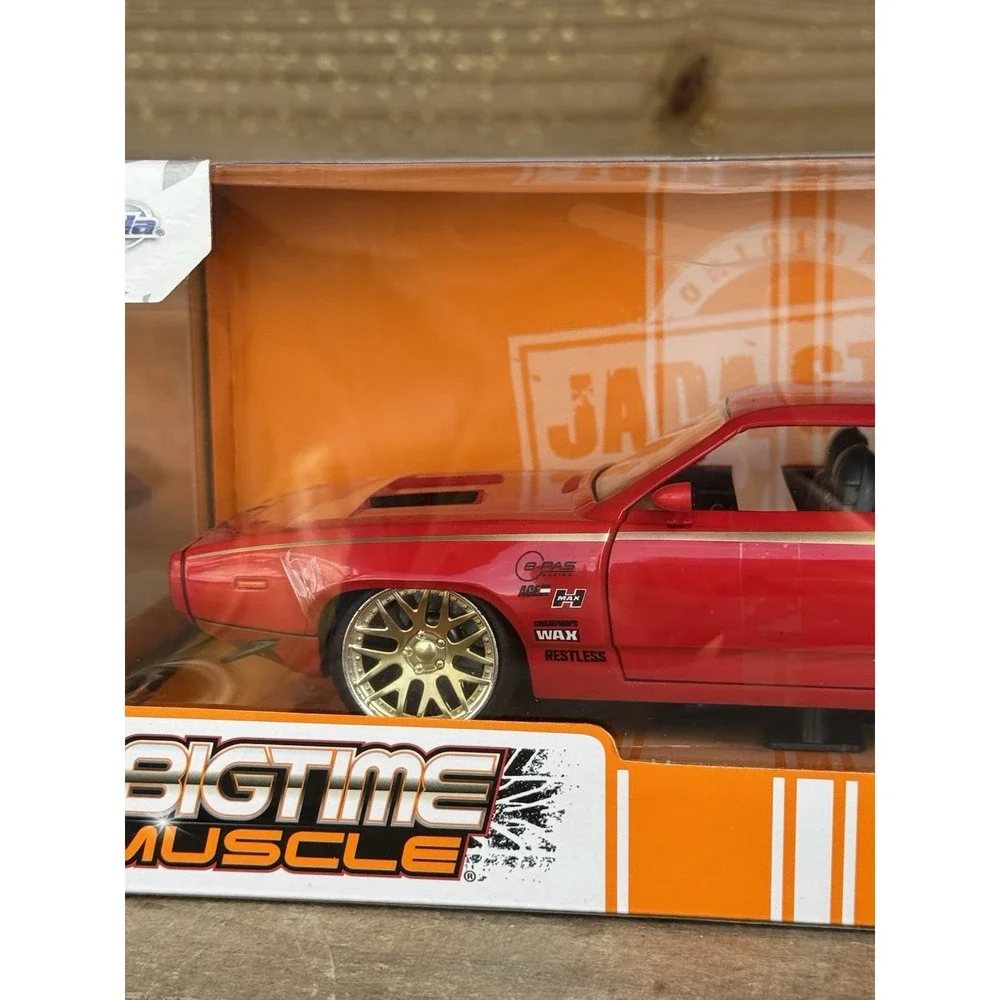 1972 PLYMOUTH GTX‎ RED W/GOLD GRAPHICS 1/24 DIECAST MODEL CAR BY JADA 34206